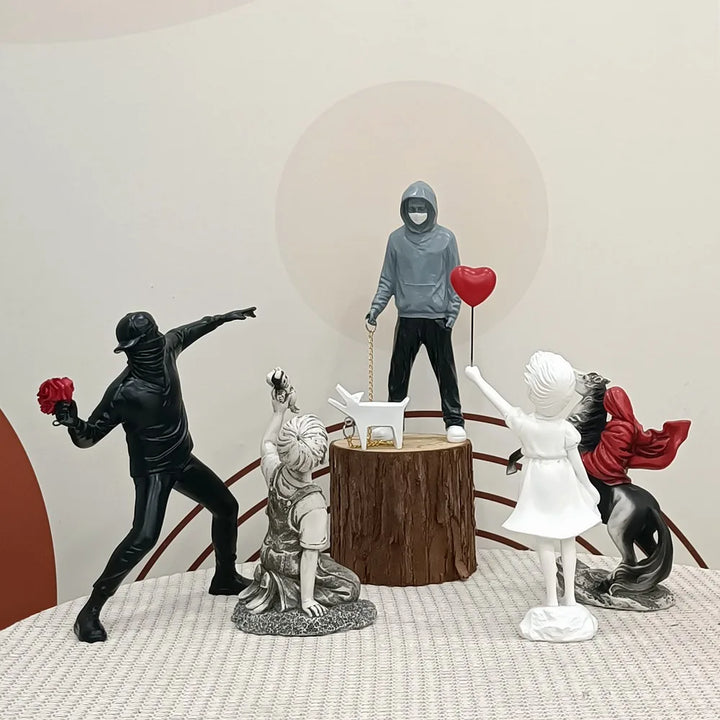 Håndlavet Banksy Blomsterkaster Harpiksskulptur 21,5 cm