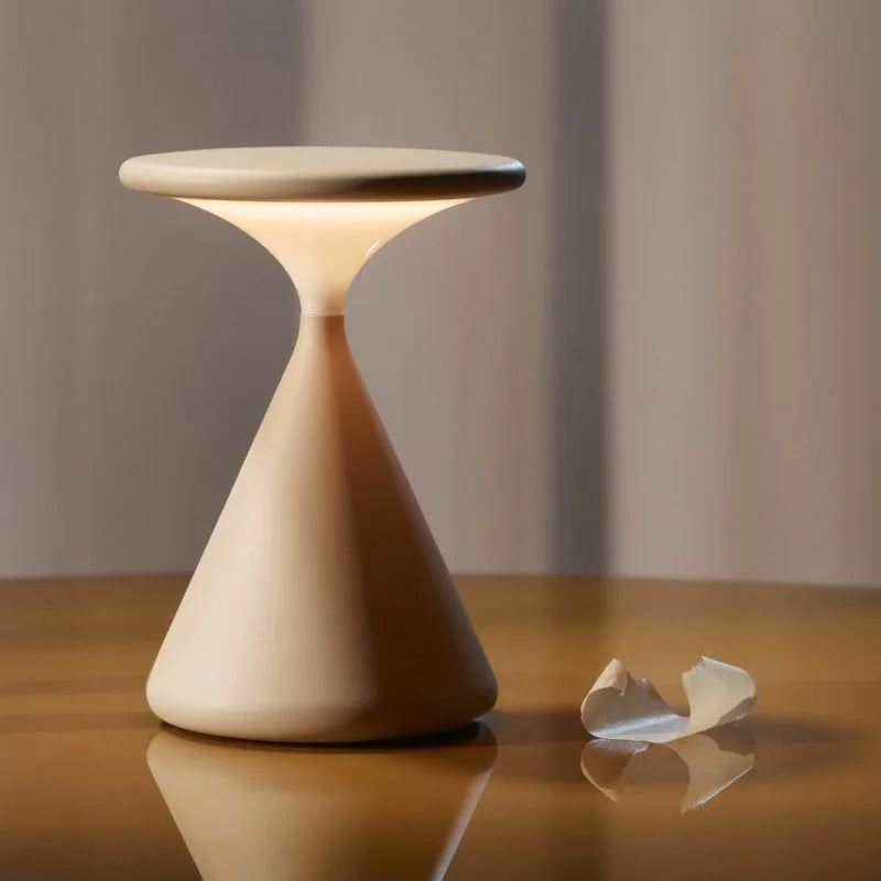 Trådløs Dæmpbar LED Bordlampe i Mat Hvid Design