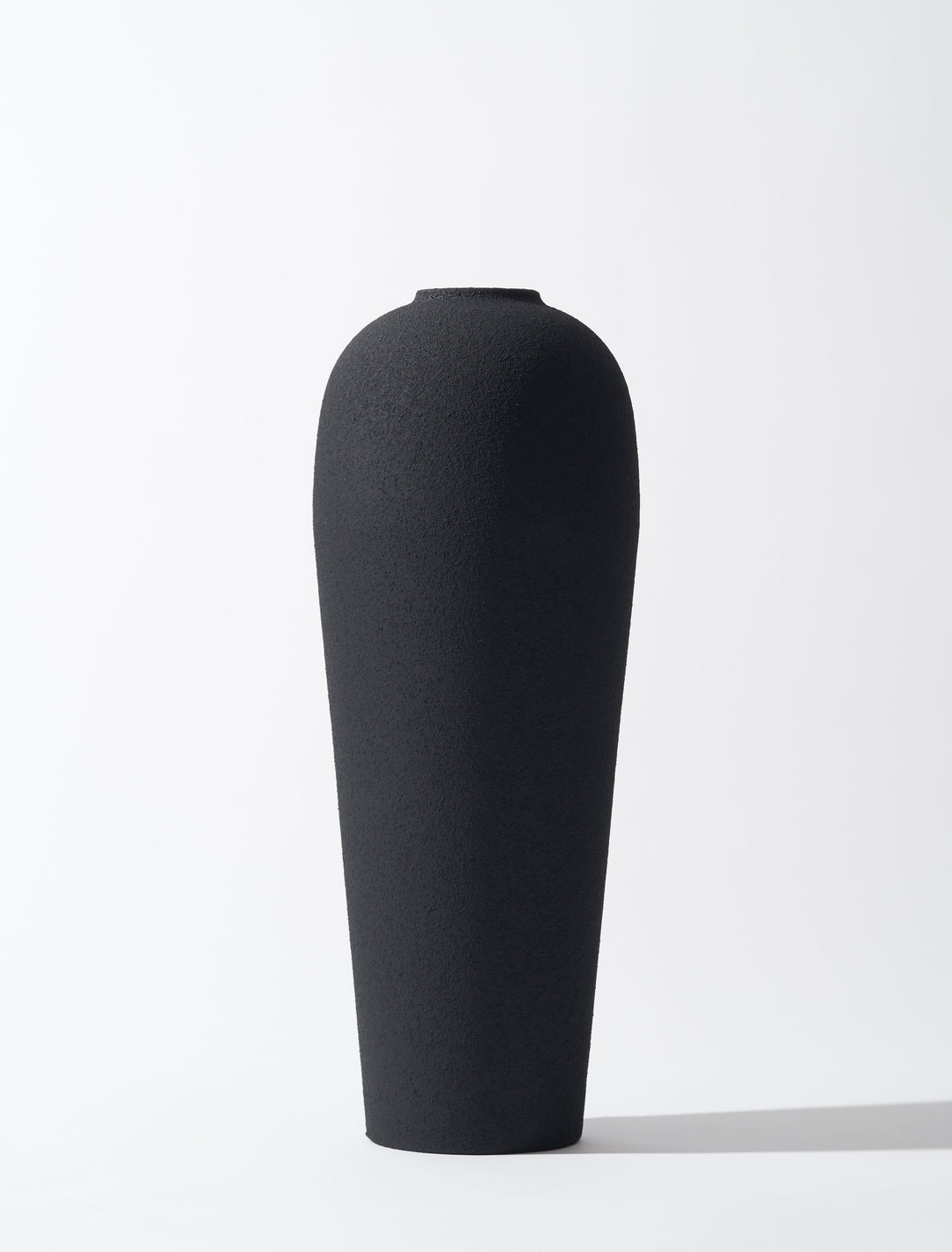 Moderne Sort Keramisk Vase med Struktureret Finish
