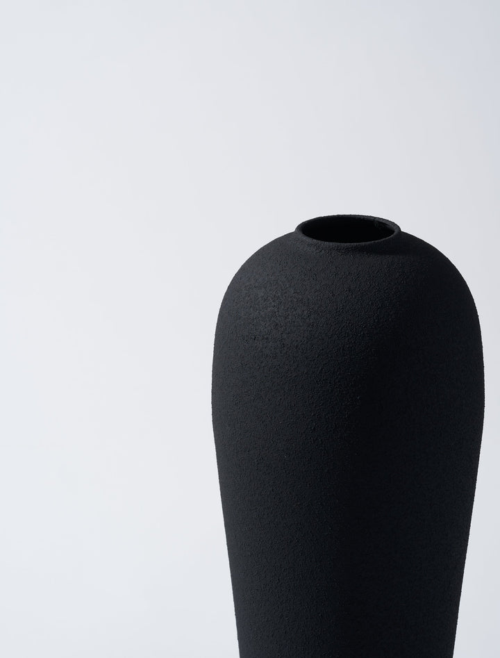 Moderne Sort Keramisk Vase med Struktureret Finish