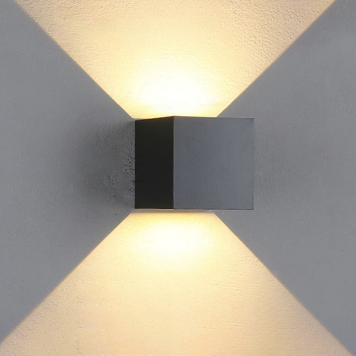Minimalistisk Vandtæt LED Væglampe i Aluminium og Glas
