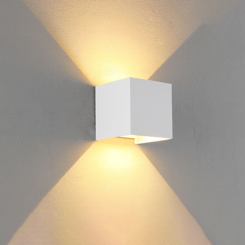 Minimalistisk Vandtæt LED Væglampe i Aluminium og Glas
