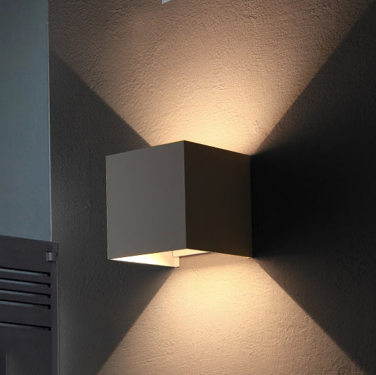 Minimalistisk Vandtæt LED Væglampe i Aluminium og Glas