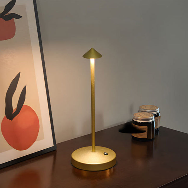 Moderne Triangel LED Bordlampe i Akryl og Jern