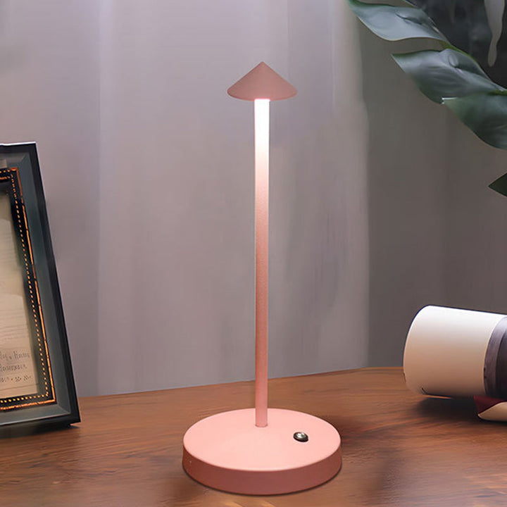 Moderne Triangel LED Bordlampe i Akryl og Jern
