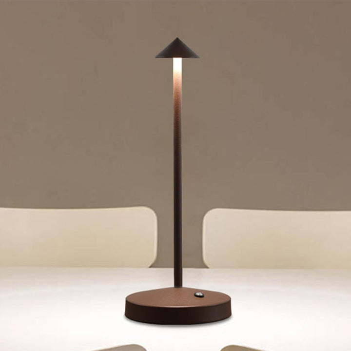 Moderne Triangel LED Bordlampe i Akryl og Jern