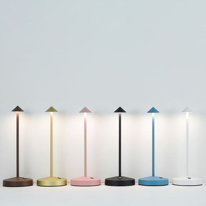 Moderne Triangel LED Bordlampe i Akryl og Jern