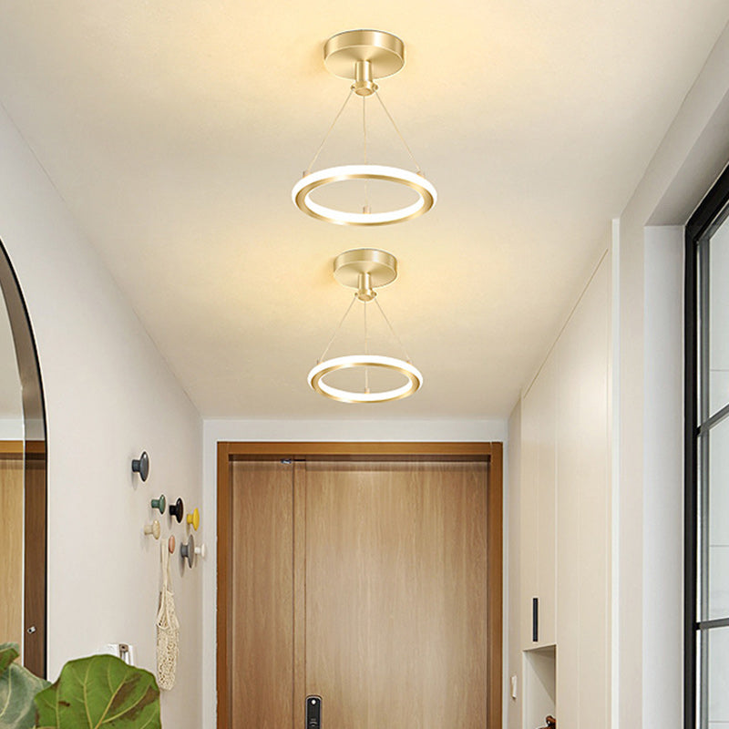 Moderne Nordisk Rund Metal LED Loftlampe i Guld eller Sort