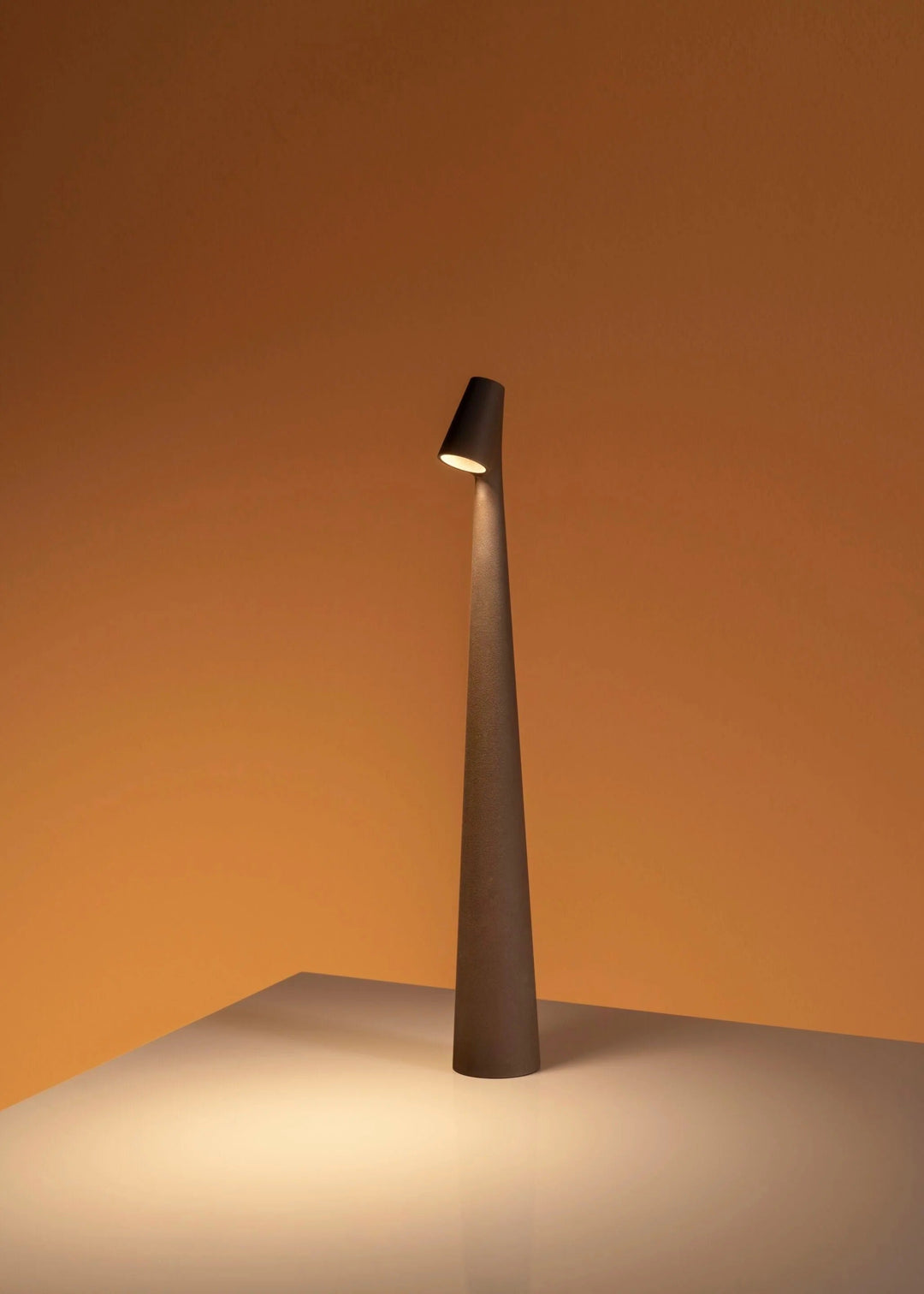 Trådløs Genopladelig LED Bordlampe med Dæmpning - Nordisk Design