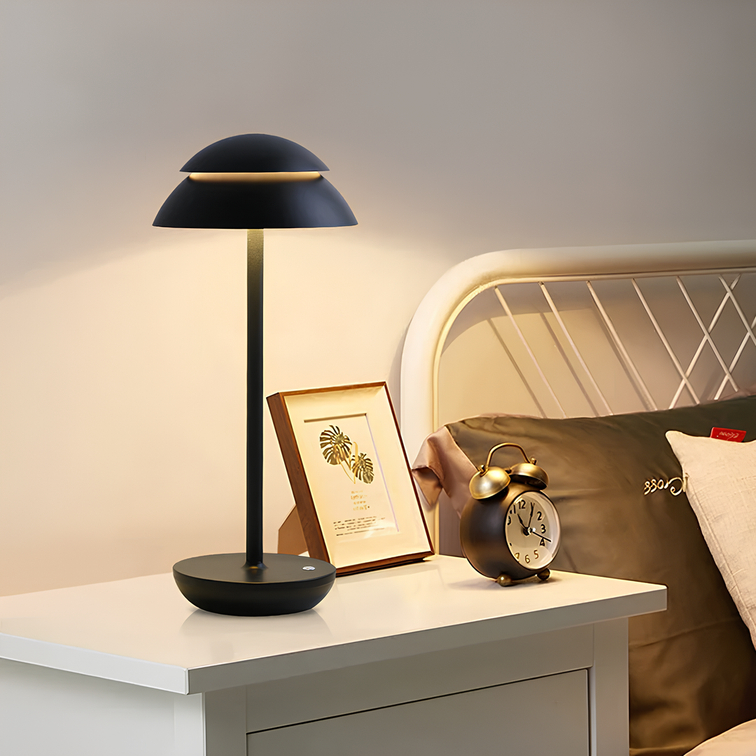 Moderne Metal Bordlampe med Justerbar Lysstyrke og Berøringskontrol