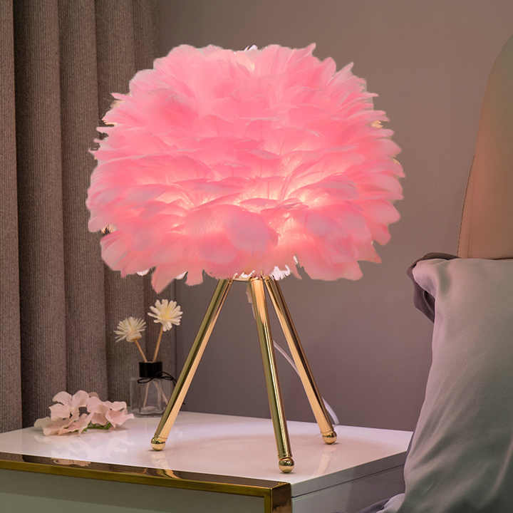 Dæmpbar Elegant Fjer Bordlampe med Chic Design