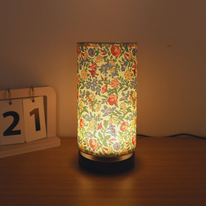 Blomster Bordlampe med Jernbase og PVC Skærm