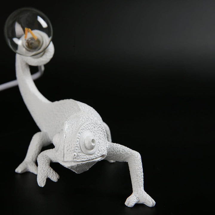 Kameleon Bordlampe i Resin med Blød Belysning