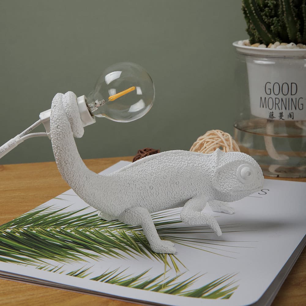 Kameleon Bordlampe i Resin med Blød Belysning