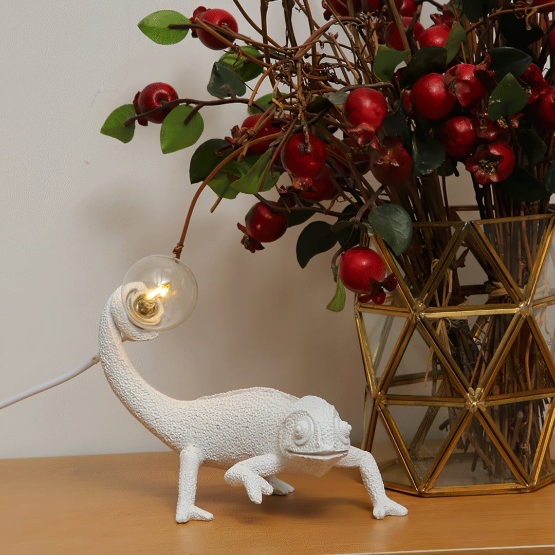 Kameleon Bordlampe i Resin med Blød Belysning