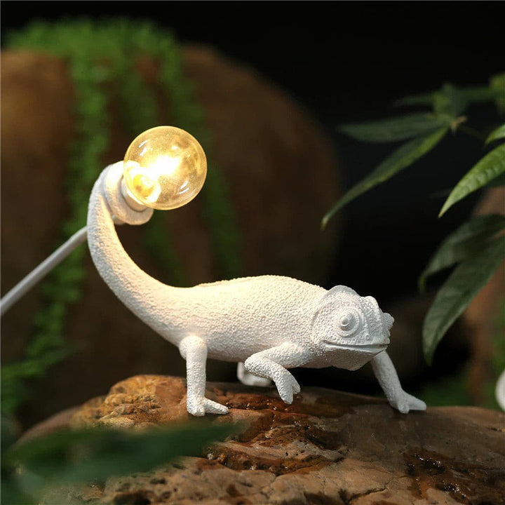 Kameleon Bordlampe i Resin med Blød Belysning