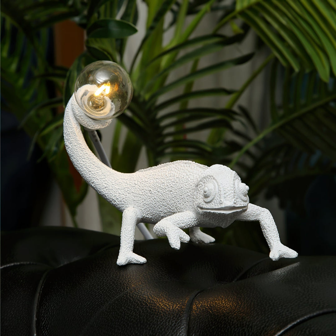 Kameleon Bordlampe i Resin med Blød Belysning