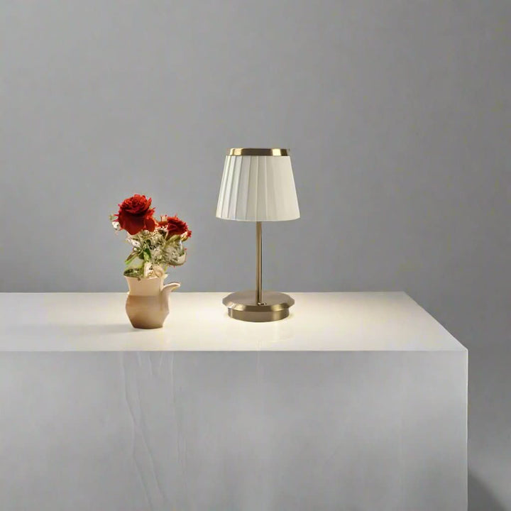Genopladelig LED Bordlampe med Touch Kontrol og Justerbar Lysstyrke