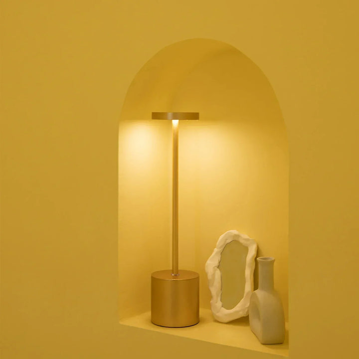 Genopladelig LED Skrivebordslampe med Berøringssensor og Justerbare Farvetemperaturer