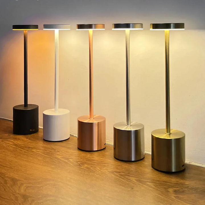 Genopladelig LED Skrivebordslampe med Berøringssensor og Justerbare Farvetemperaturer