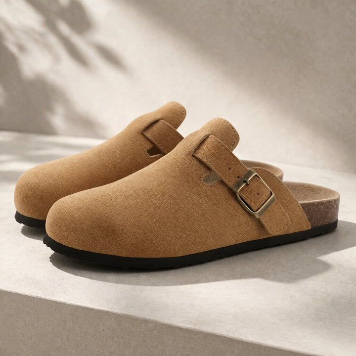 Justerbare clogs i ruskind med komfortabel fodseng