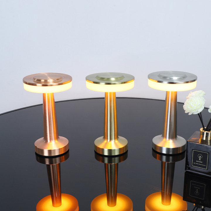 Sort Metal LED Bordlampe med Varmt Lys