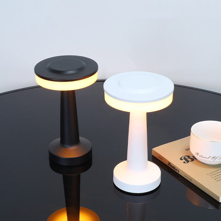 Sort Metal LED Bordlampe med Varmt Lys