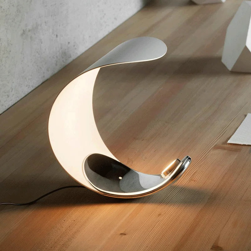 Justerbar LED skrivebordslampe i Halvmåne-design