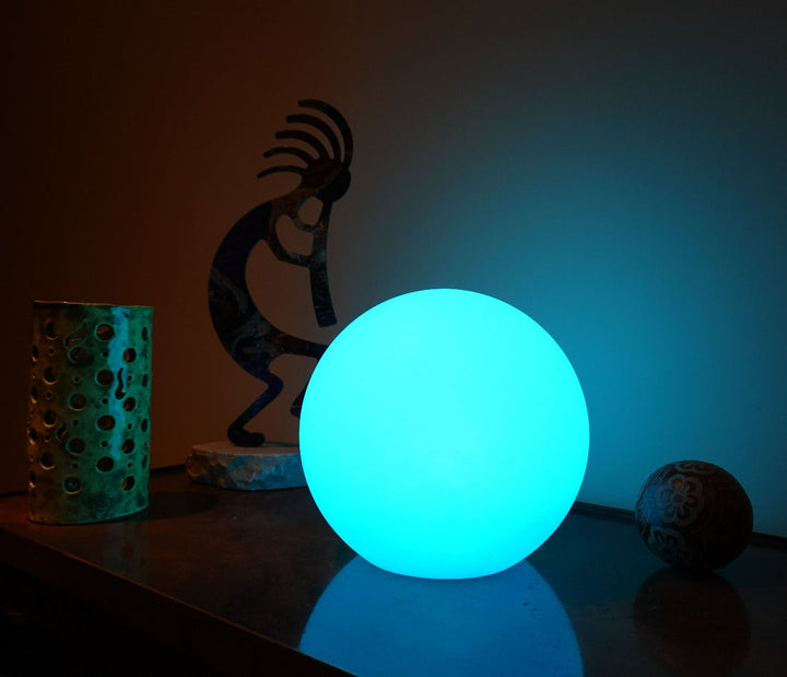 Genopladelig LED Månelampe med Fjernbetjening og 16 Farver