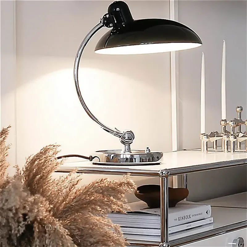 Minimalistisk Metal Bordlampe med Blødt LED Lys