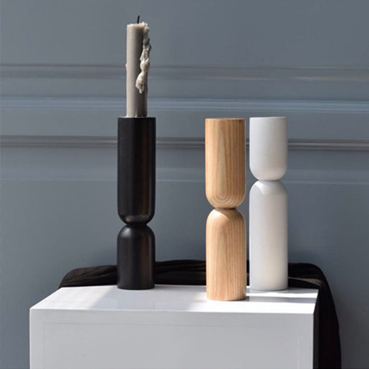 Minimalistisk Fyrretræ Lysestage med Elegant Design