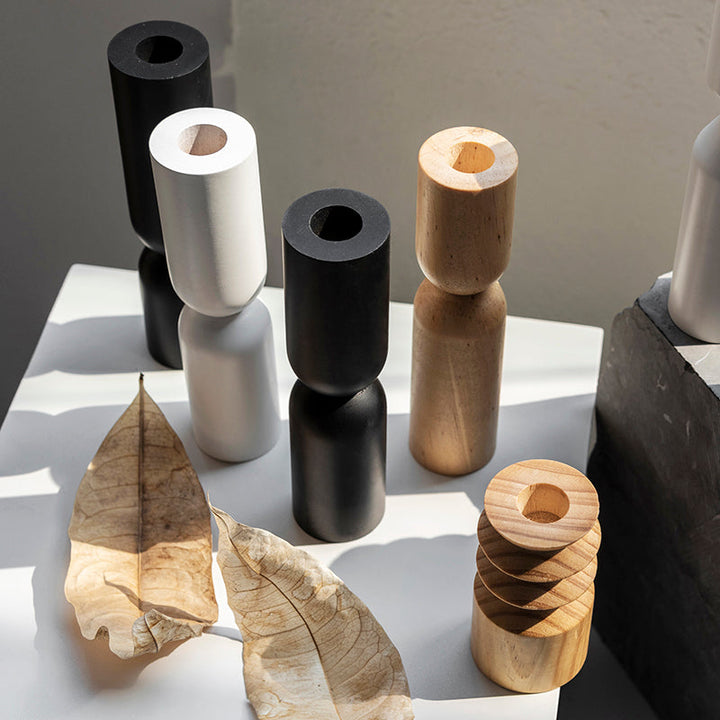 Minimalistisk Fyrretræ Lysestage med Elegant Design