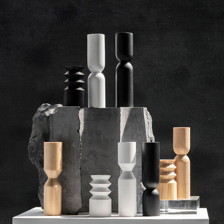 Minimalistisk Fyrretræ Lysestage med Elegant Design