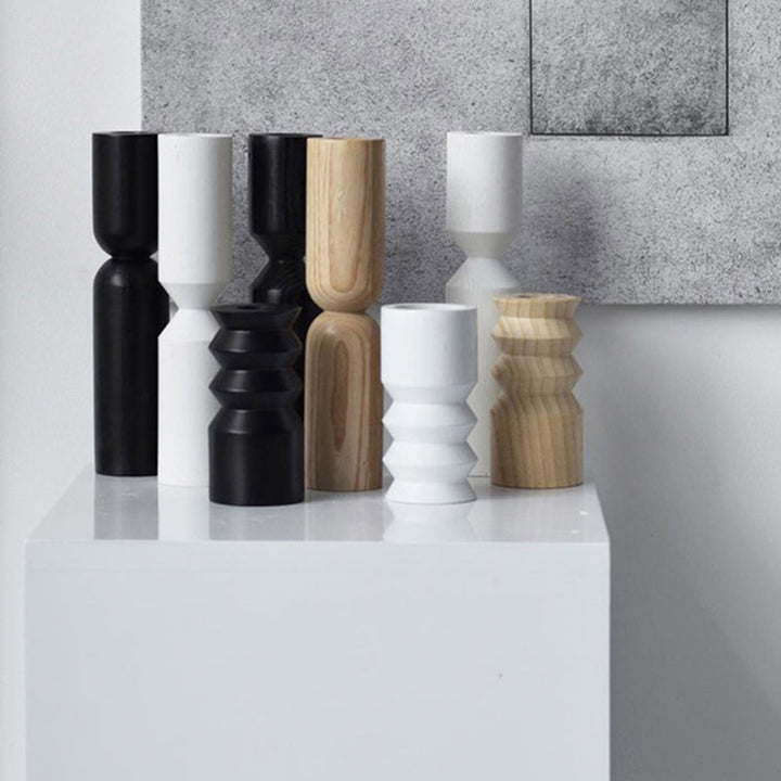 Minimalistisk Fyrretræ Lysestage med Elegant Design