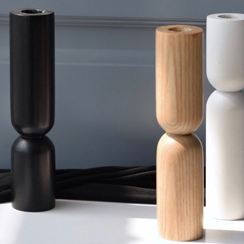 Minimalistisk Fyrretræ Lysestage med Elegant Design
