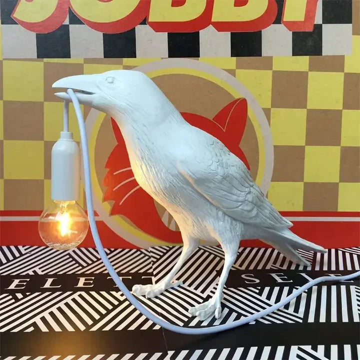 Gothic Raven Vintage Resin Lampe med E14 Stik og LED Pære