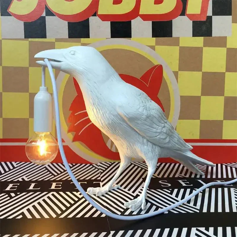 Gothic Raven Vintage Resin Lampe med E14 Stik og LED Pære