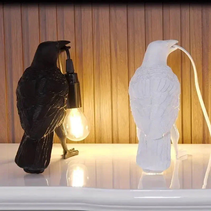 Gothic Raven Vintage Resin Lampe med E14 Stik og LED Pære