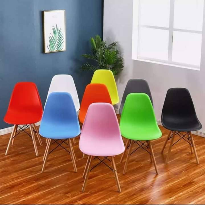 Farverige Eames Stil Stole i Højkvalitets Plastik og Metal