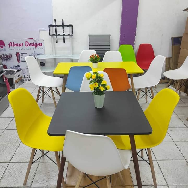 Farverige Eames Stil Stole i Højkvalitets Plastik og Metal