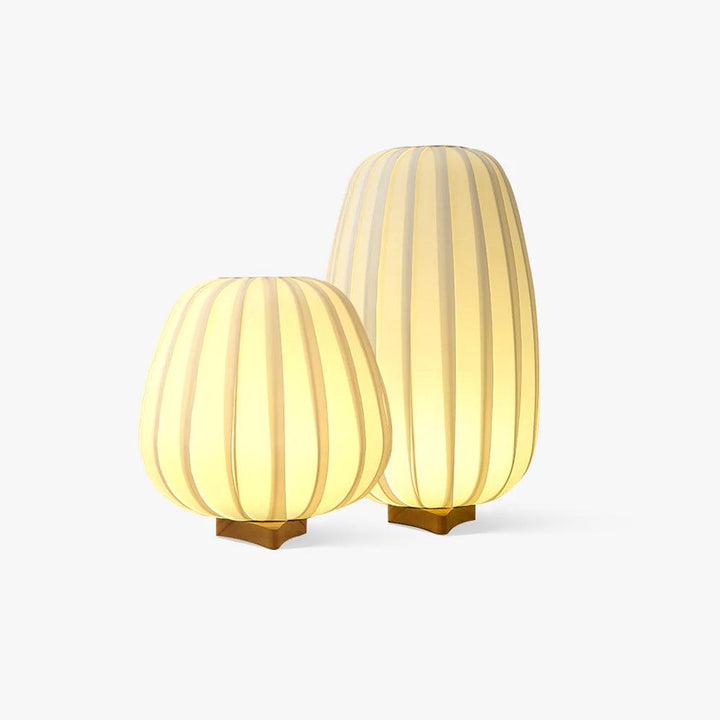 Minimalistisk Bambus Bordlampe med Stofskærm