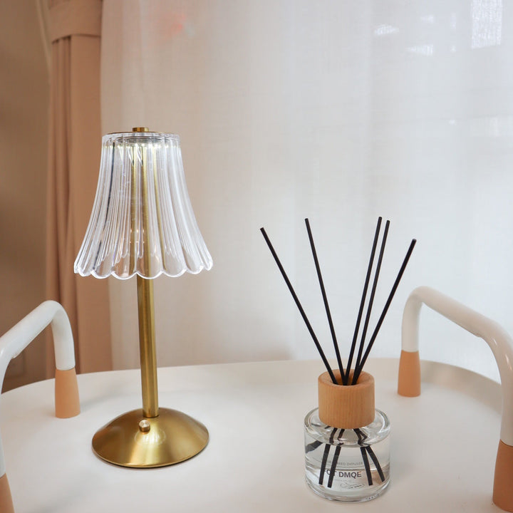 Elegant Guldbærbar LED Bordlampe med Hurtig Opladning