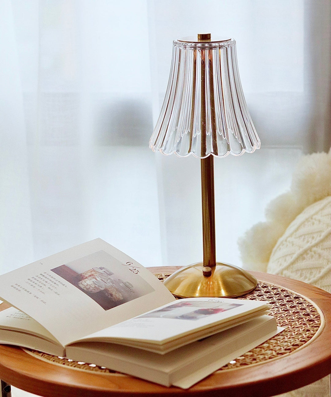 Elegant Guldbærbar LED Bordlampe med Hurtig Opladning