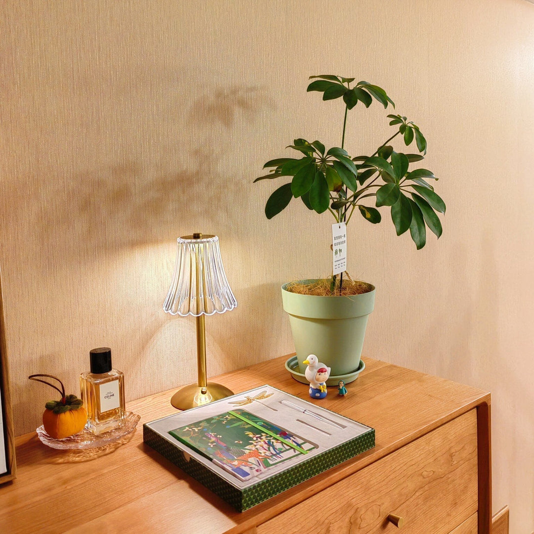Elegant Guldbærbar LED Bordlampe med Hurtig Opladning