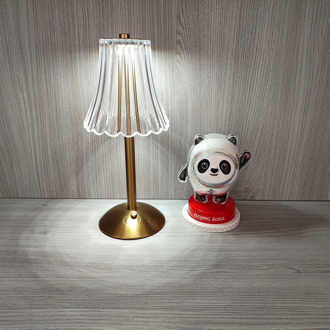 Elegant Guldbærbar LED Bordlampe med Hurtig Opladning