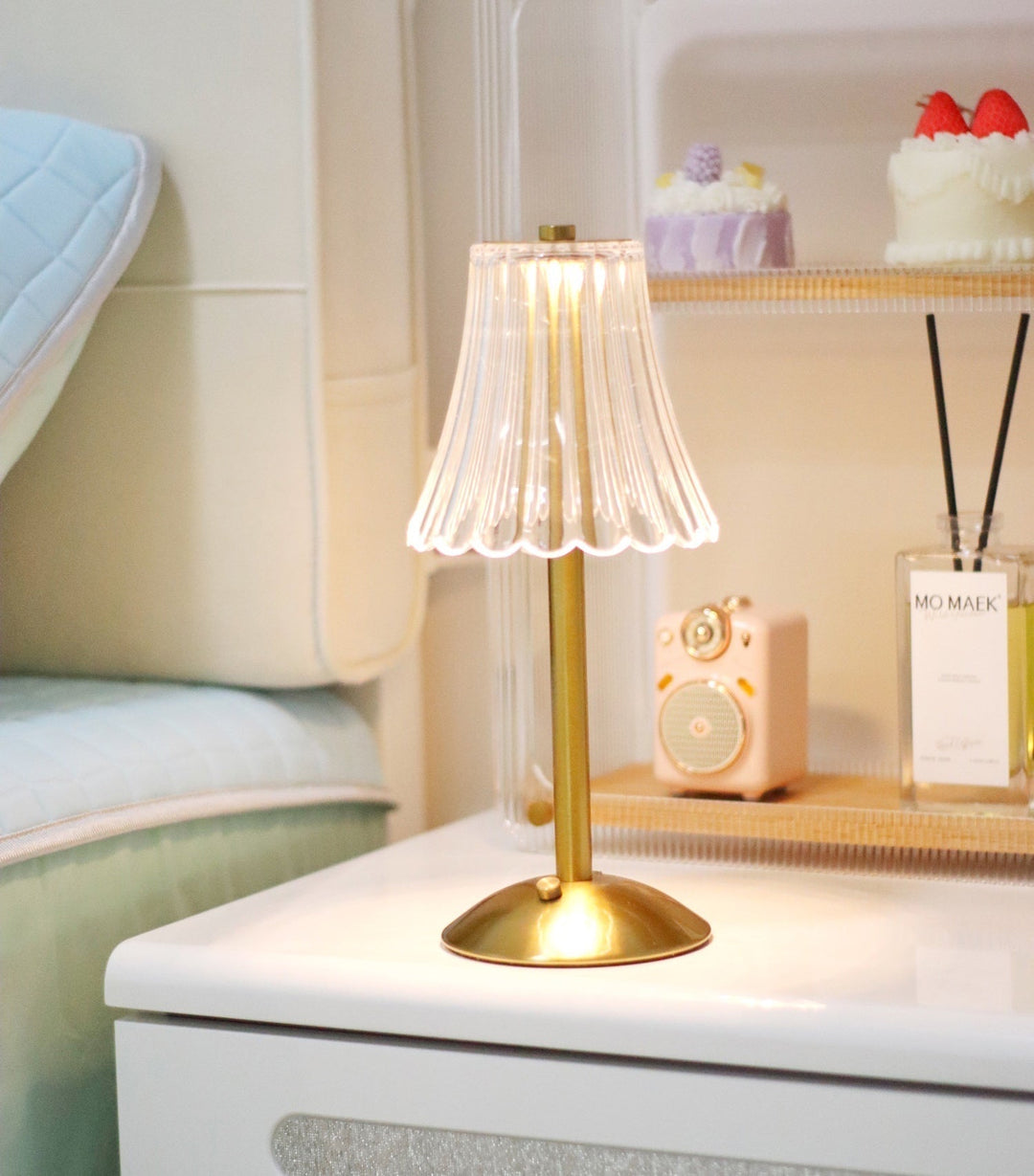 Elegant Guldbærbar LED Bordlampe med Hurtig Opladning