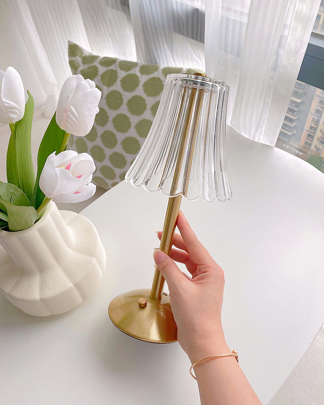 Elegant Guldbærbar LED Bordlampe med Hurtig Opladning