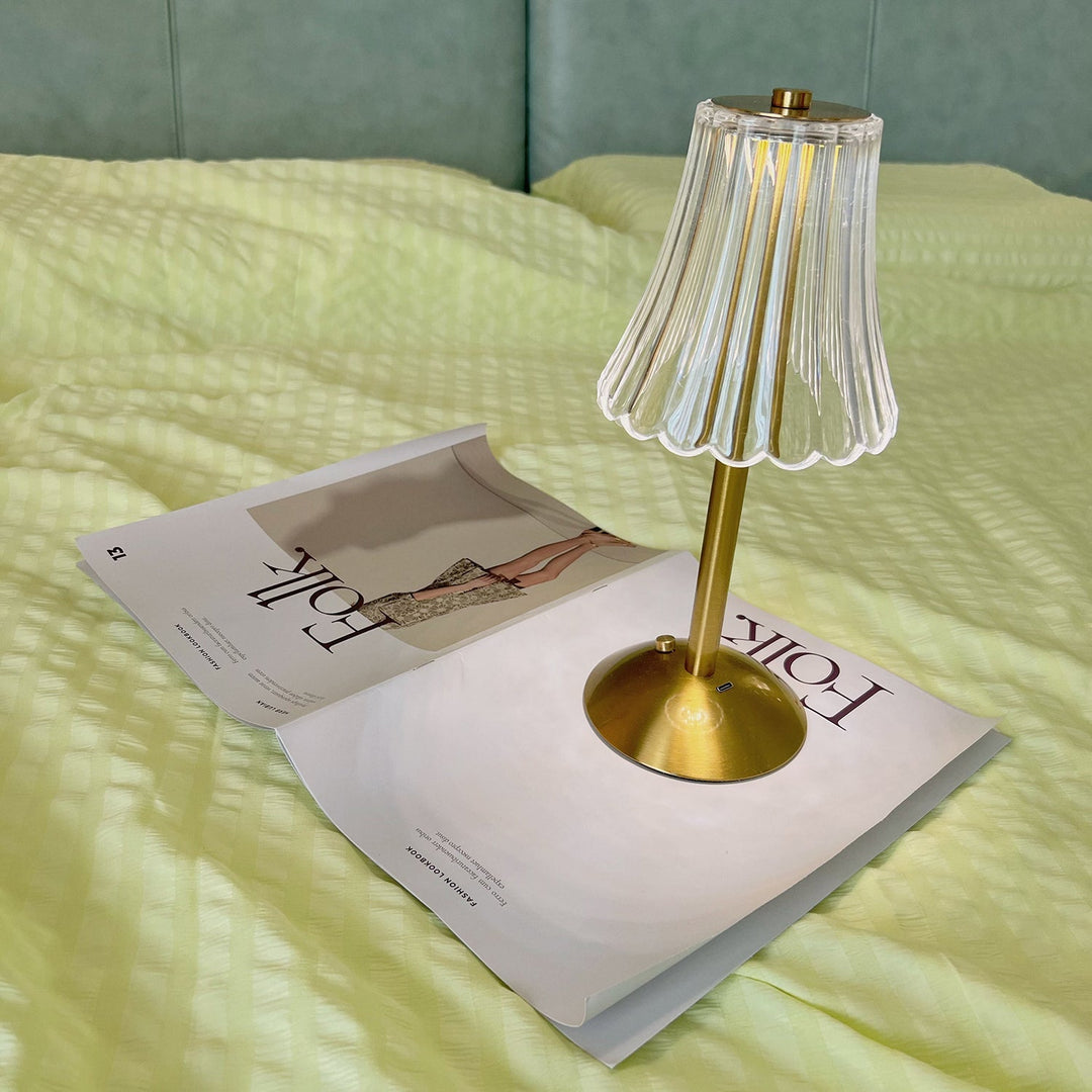 Elegant Guldbærbar LED Bordlampe med Hurtig Opladning