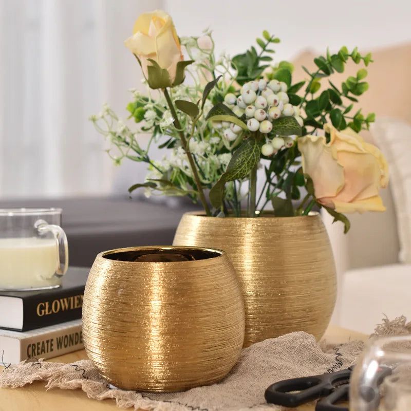 Elegant Guld Keramisk Blomsterkrukke med Tekstur