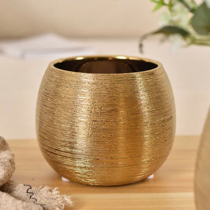 Elegant Guld Keramisk Blomsterkrukke med Tekstur